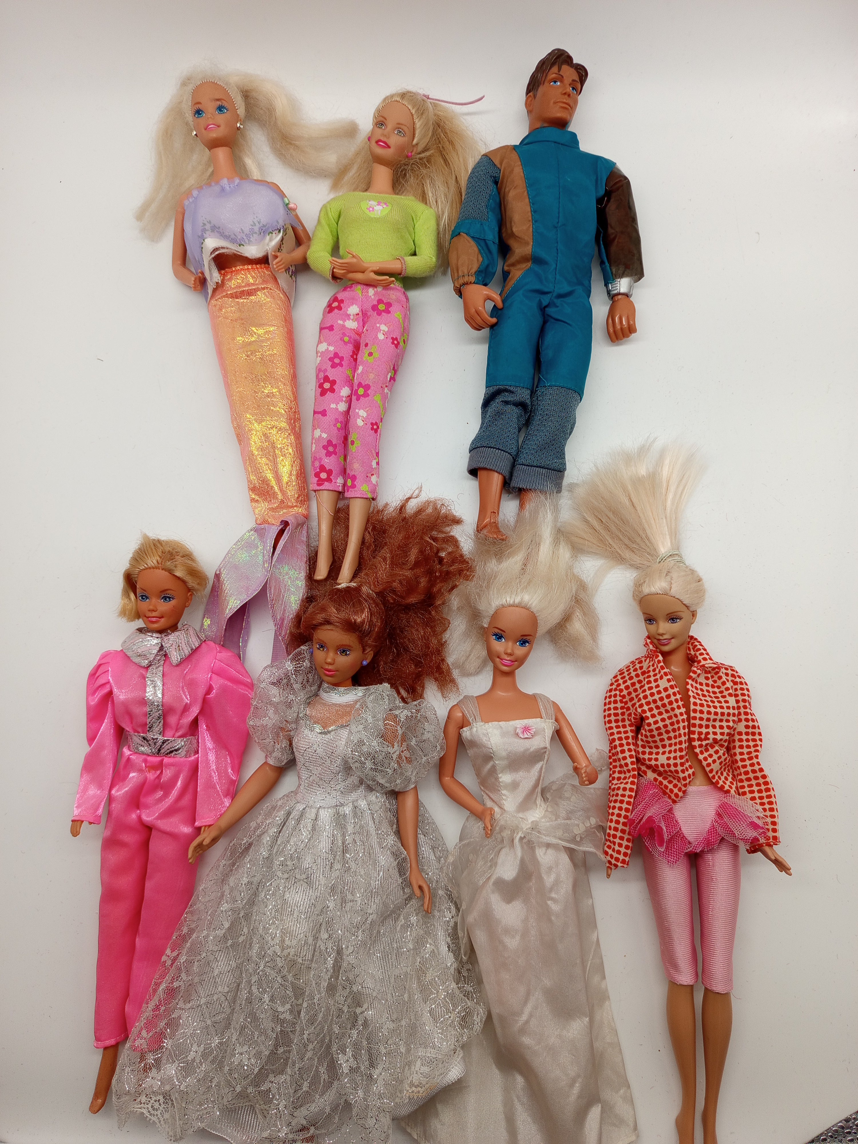 Barbiepuppen Set von 6 Puppen und 1 Astronaut - mit Zubehör